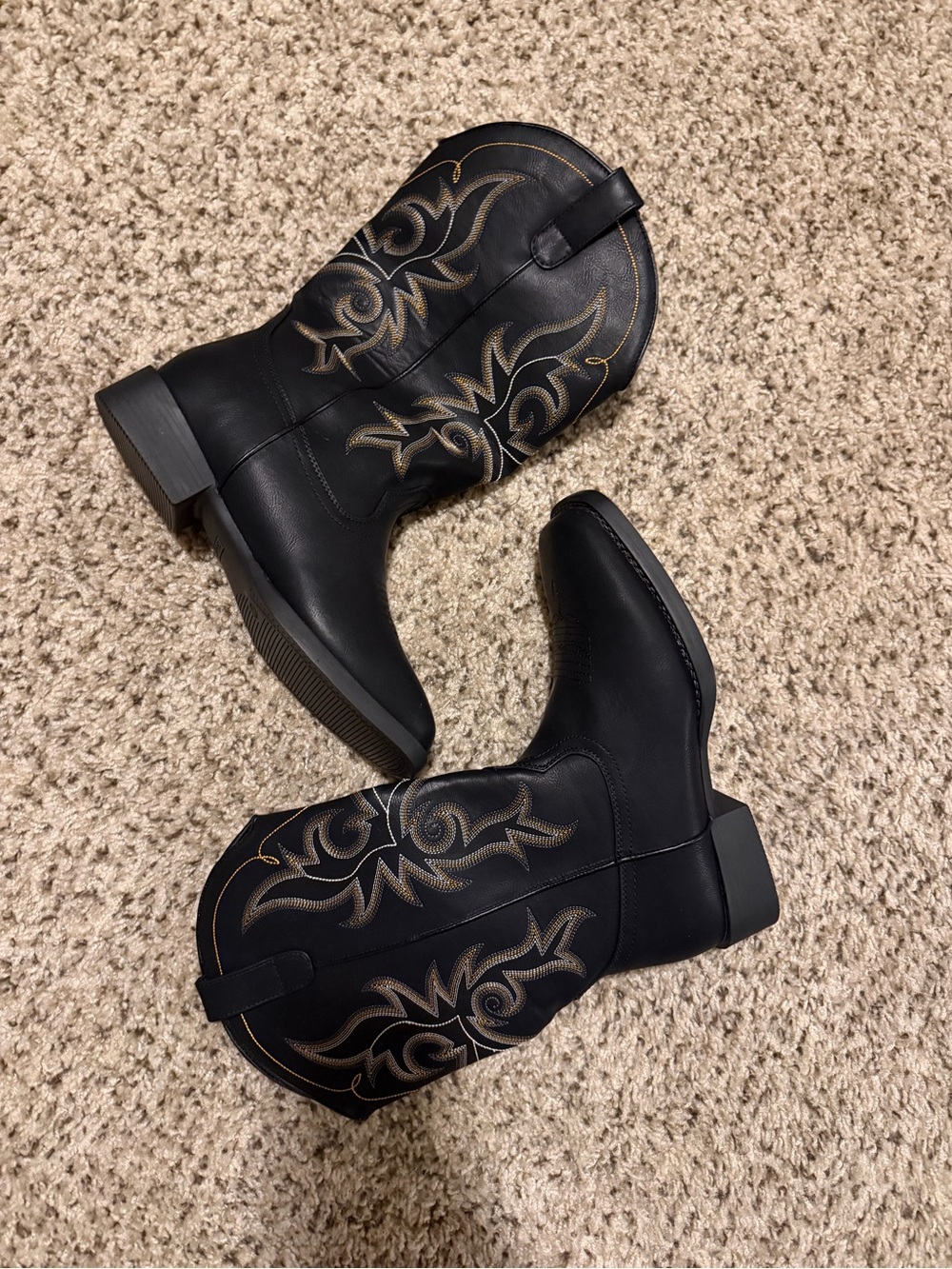Women's Black Western Boots with Embroidered Detail